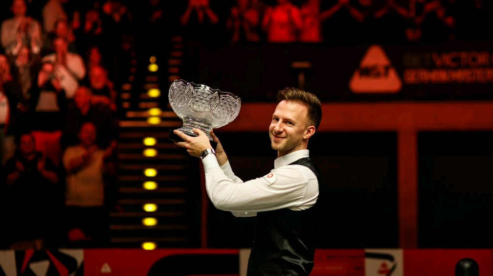 关于德国足球队夺得冠军，德国球员获得荣耀的信息